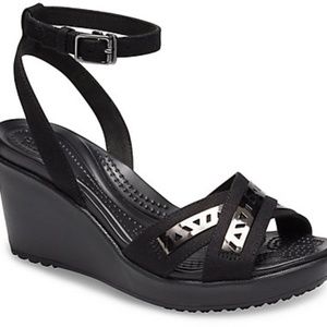 CROCS NWOT Leigh II Cut-Out Black Ankle Wedge - 7